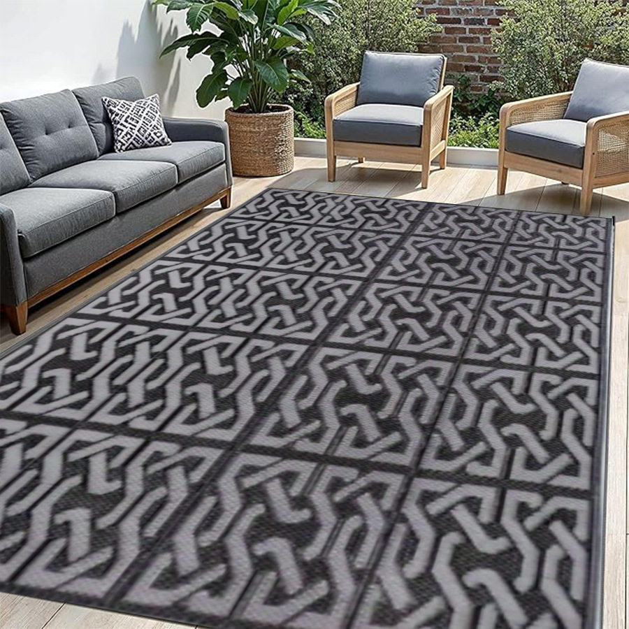 Outdoor Camping Beach Mat Double-Layer Straw Woven Mountain Picnic Courtyard Lawn Gardening Carpet Moisture-Proof Mat with Storage Option