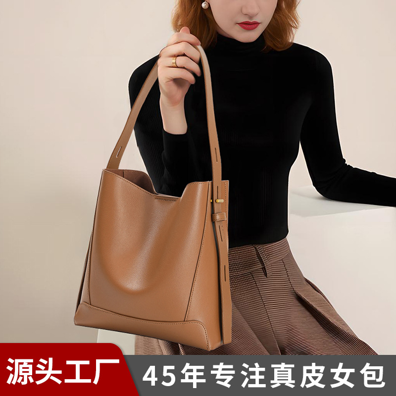 (Mới) Mã A0319 Giá 1350K: Túi Xách Nữ Gutdl Túi Ví Nữ Chất Liệu Da Bò G04 Sản Phẩm Mới, (Miễn Phí Vận Chuyển Toàn Quốc).