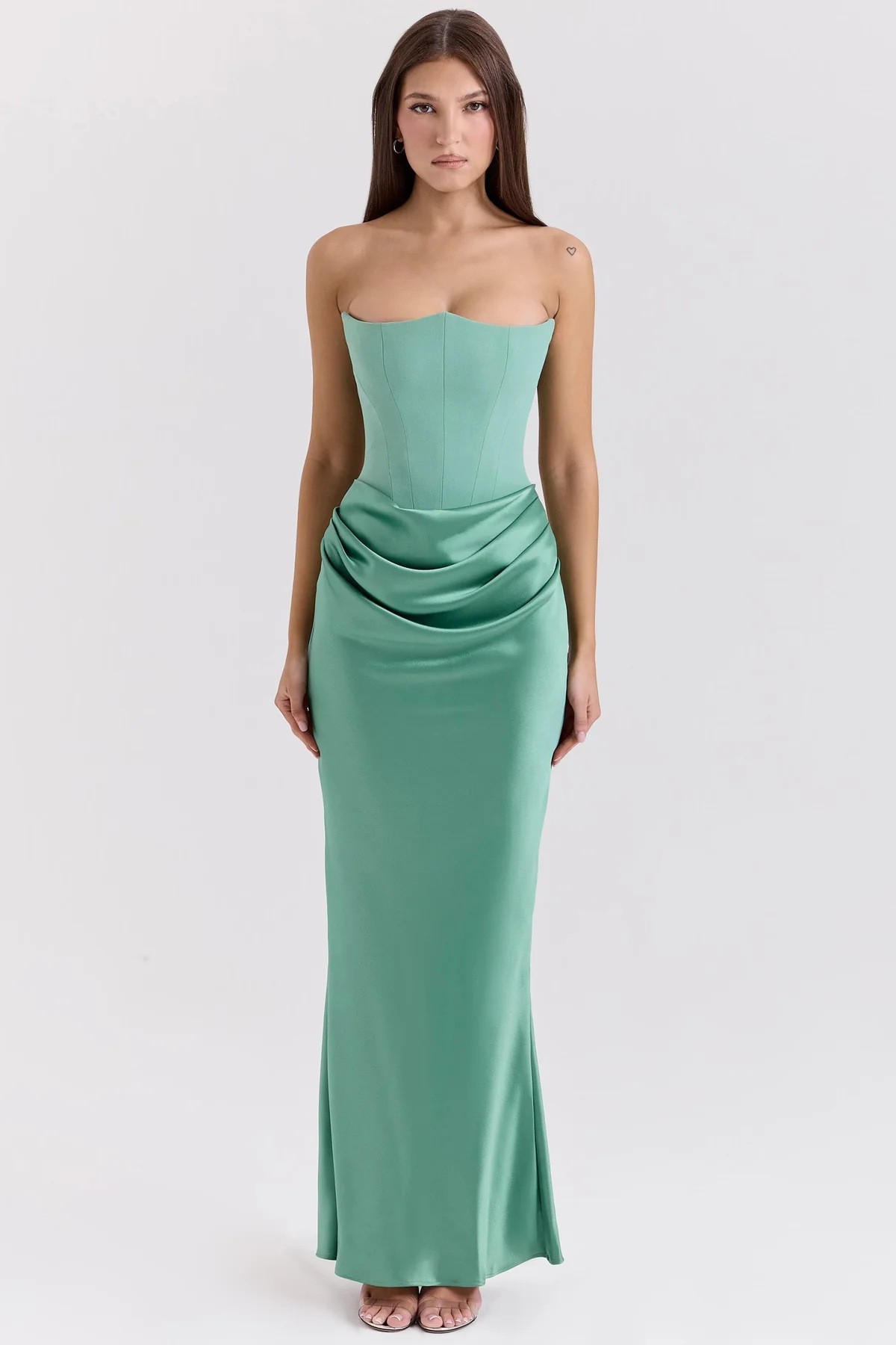 Elegant Strapless Evening Dress Slim Fit Backless Fashionable Design Perfect for Parties and Special Occasions