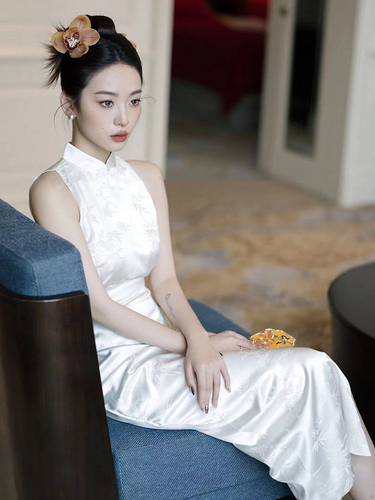 Màu trắng