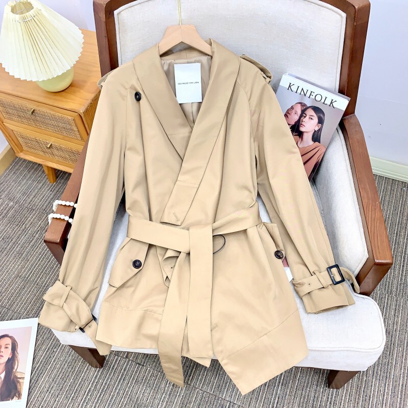 Áo trench coat nữ dáng ngắn thắt eo cổ đổ phối lông cừu — Bầu không khí màu nâu sỏi