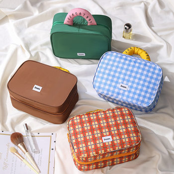 High-End Travel-Style Plaid Cute Storage Makeup Bag for Students, Large Capacity and Portable for Cosmetics