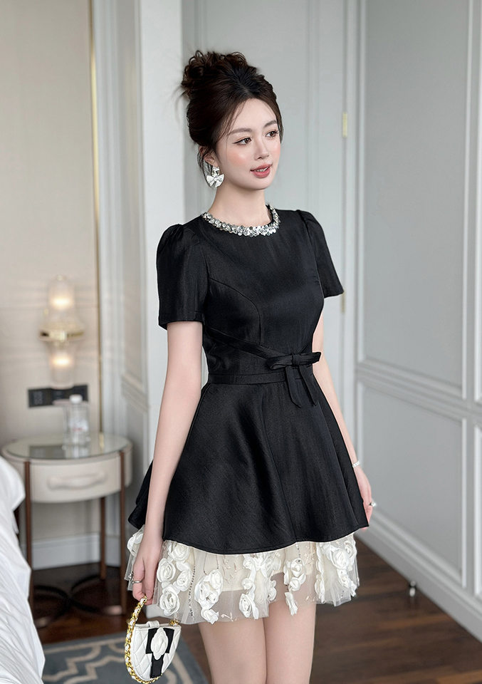 Váy liền thân Nữ Cổ Tròn Tay Ngắn Thắt Eo Phối Ren Phong Cách Pháp Màu Đen chi tiết 8