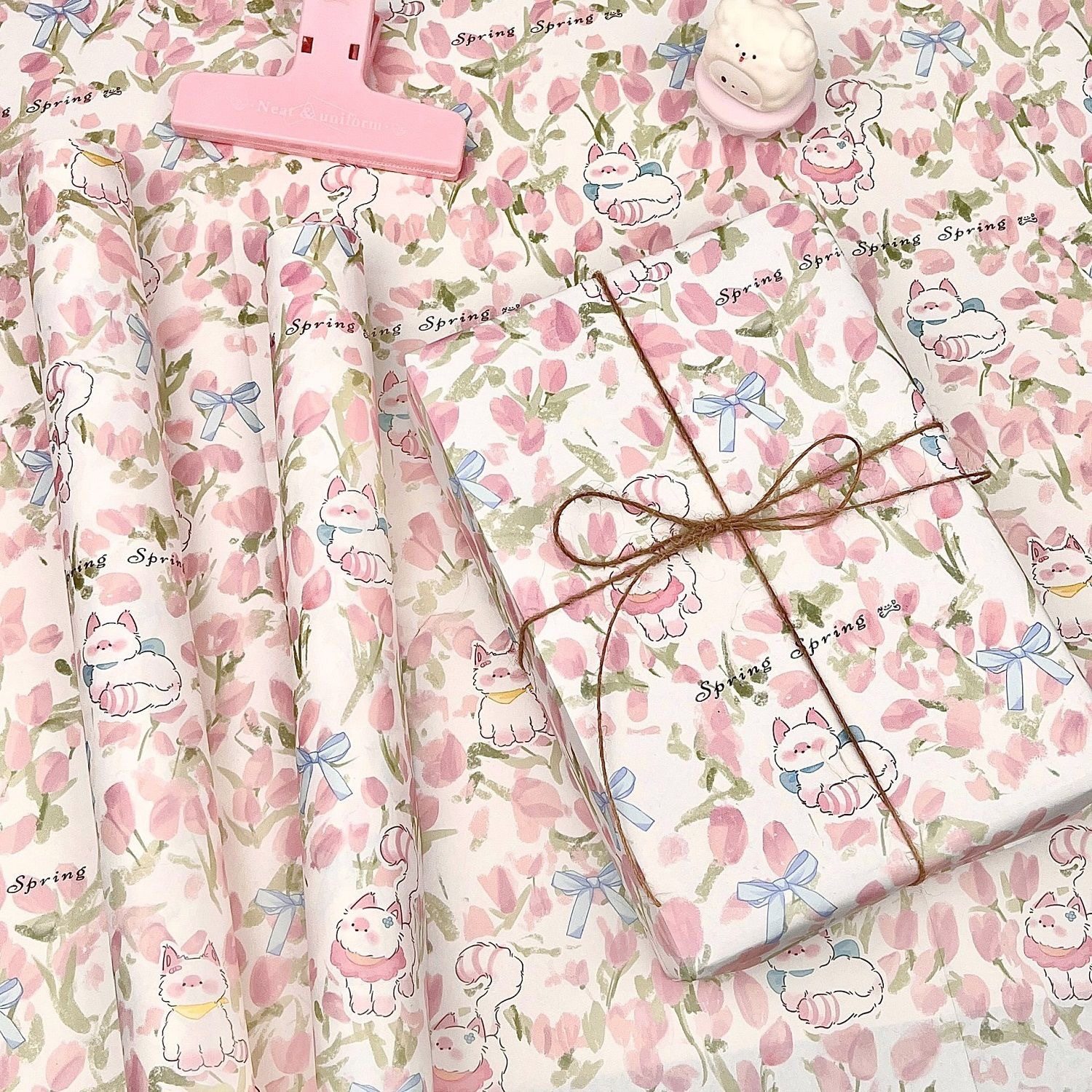 Popular Tulip Cat Wrapping Paper Original Ins Style High-Looking Large Size Holiday Gift Wrapping Material