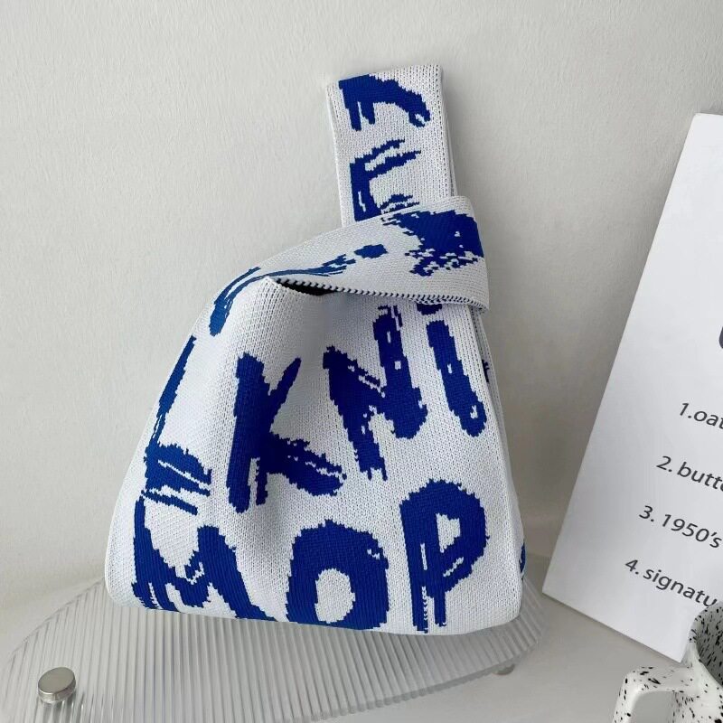 アルファベット-青と白