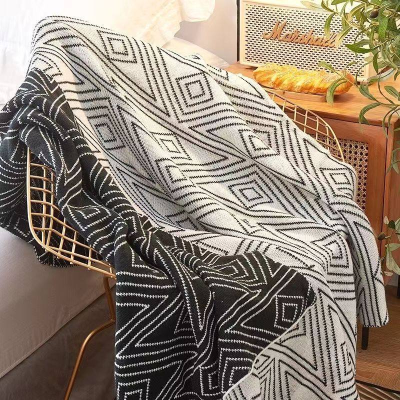 Nordic ins Style Black and White Knitted Casual Wool Blanket Air Conditioner Quilt Winter Nap Sofa Blanket Single Blanket