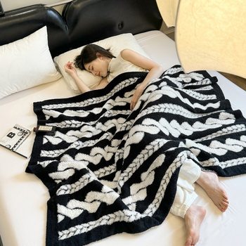 Class a Faux Mink Composite Blanket, Unprinted Style Knitted Blanket, Half-Velvet Blanket, Throw Blanket, Black Floral Cloud-Like Fabric for Sofa