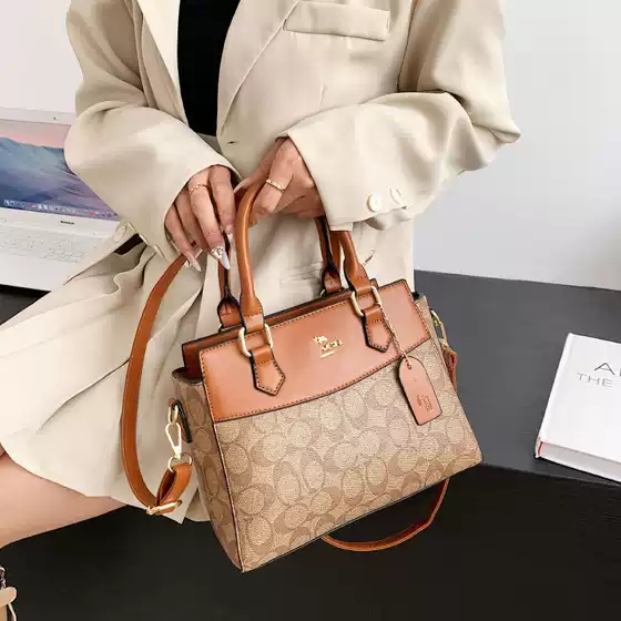 European and American Bag Women's 2023 New Niche Designer Fashion Tote Bag High-end Printed Portable Crossbody Bag