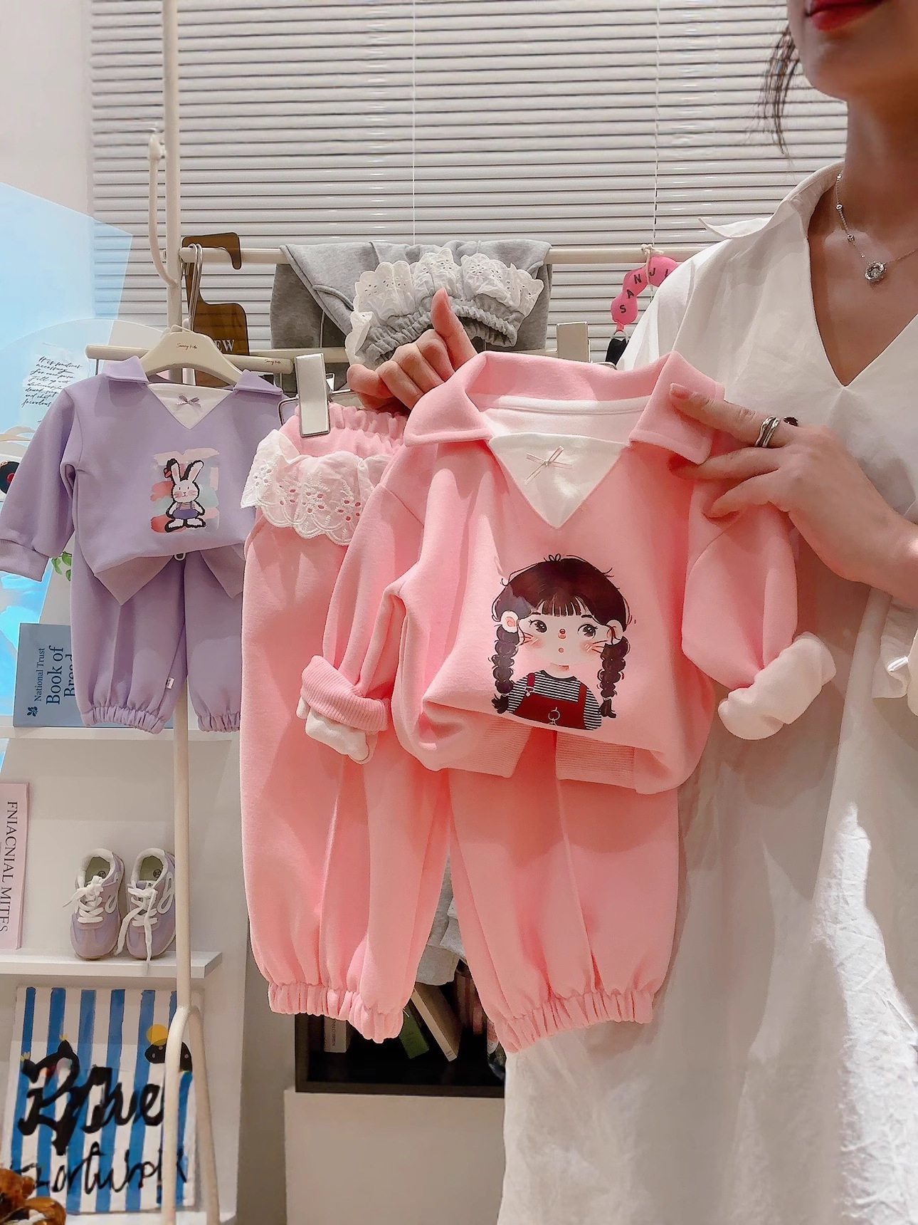 Girls' Lace Patchwork Sports Sweatpants, New Spring & Autumn High-Waist Loose Cuffed Casual Wide-Leg Pants, Matching Collared Two-Piece Set