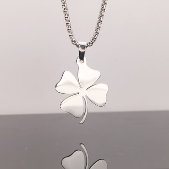 2024 New titanium steel clover necklace men's and women's niche stainless steel sweater chain light luxury fashion commuter necklace