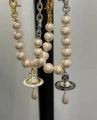 Gold pearl necklace