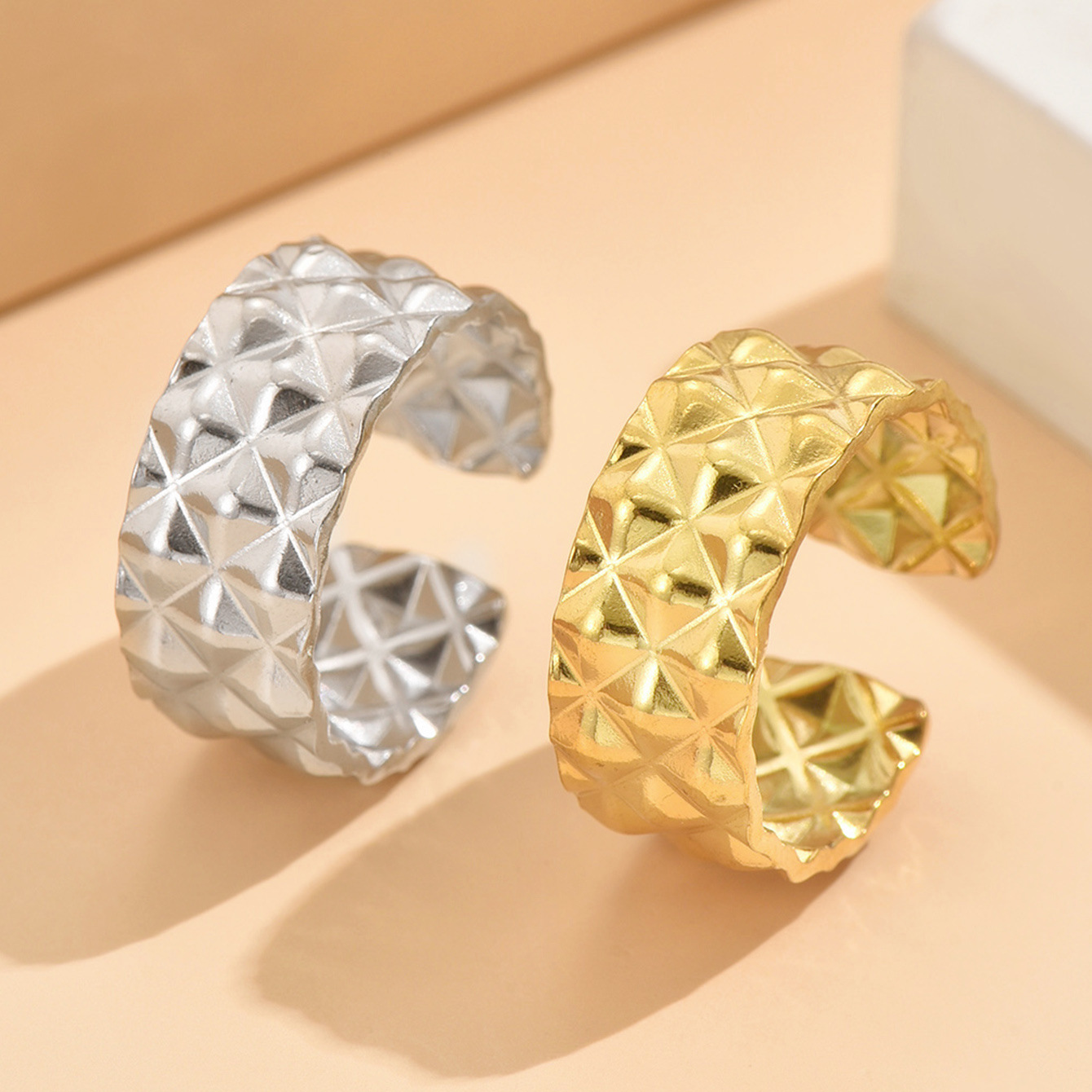 Cross-border retro classic rhombus texture design stainless...