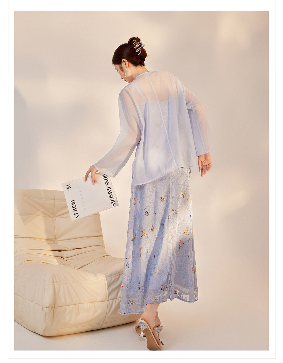 Set áo dài tay kèm đầm dài lụa tơ tằm in hoa nữ tính — Áo màu xanh lam