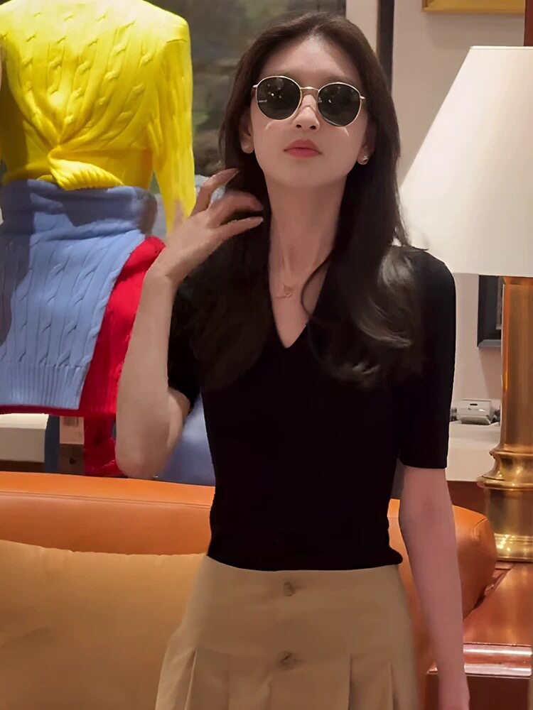 早春超好看气质V领修身中袖针织衫女设计感独特内搭打底毛衣上衣