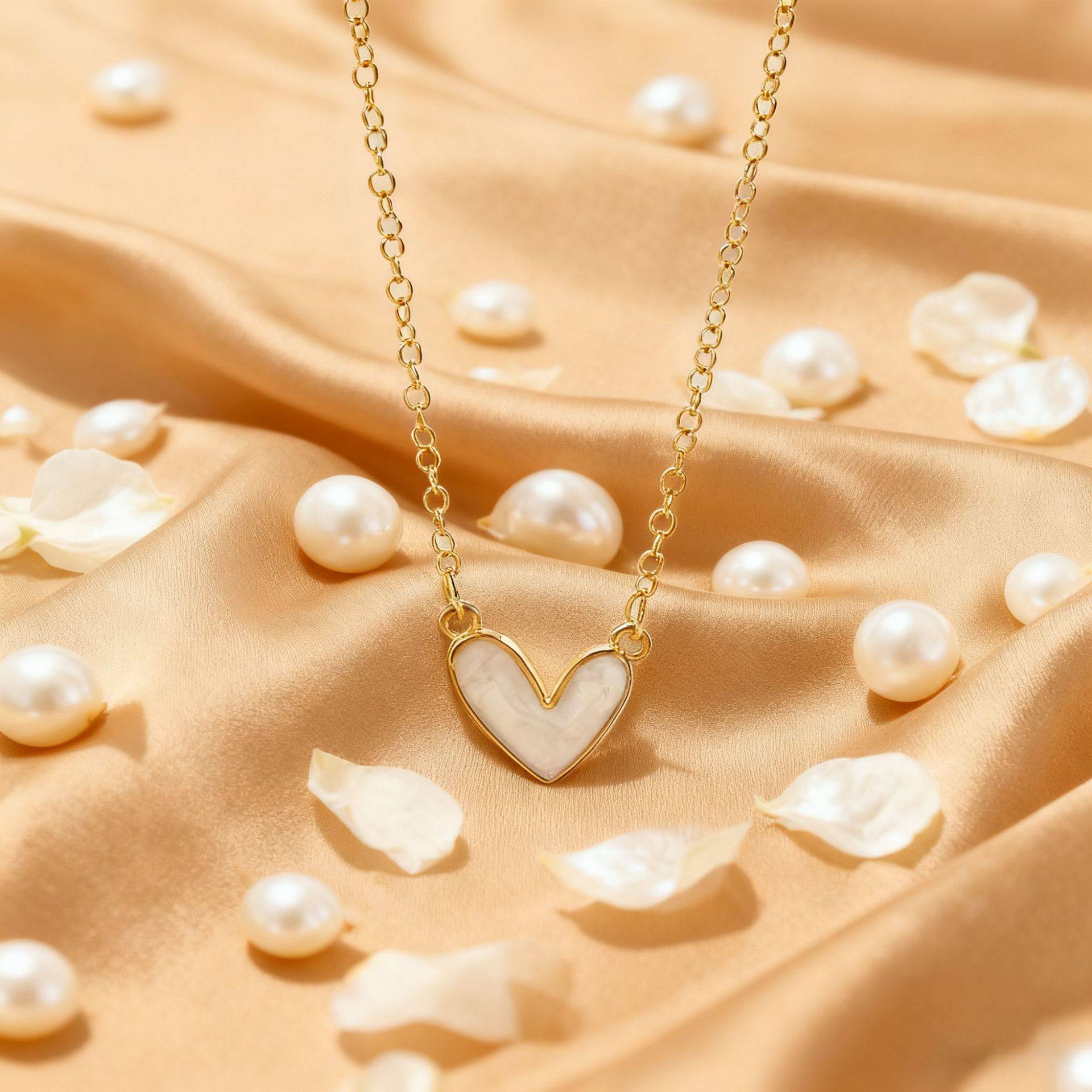 Ins Style Popular White Oil Dripping Heart Necklace for Women 2025 Niche Design Exquisite Clavicle Chain Elegant Necklace