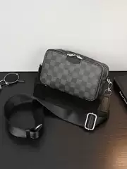 Simple fashion Men's shoulder bag fashion brand Plaid small square bag new commuter small shoulder bag messenger bag in stock wholesale