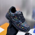 Color black