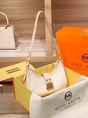 Underarm Crescent Bag for Women 2025 New Fashion Versatile One-Shoulder Armpit Moon Bag Simple Satchel Baguette Bag for Women Trendy