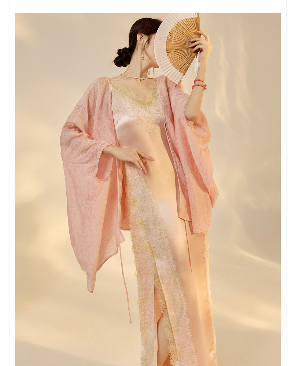 Set áo khoác cardigan dáng rộng phối váy hai dây ren gợi cảm — áo khoác màu hồng, Áo khoác mơ, váy treo
