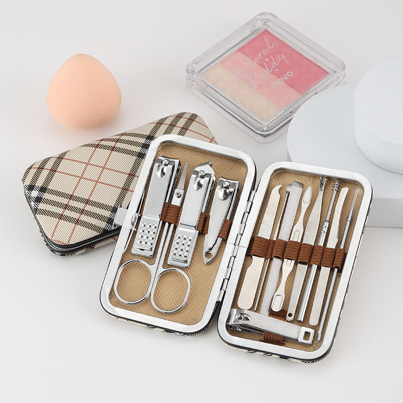 White oblique grid nail clippers suit 13-piece nail clippers beauty tools combination nail clippers trimming suit