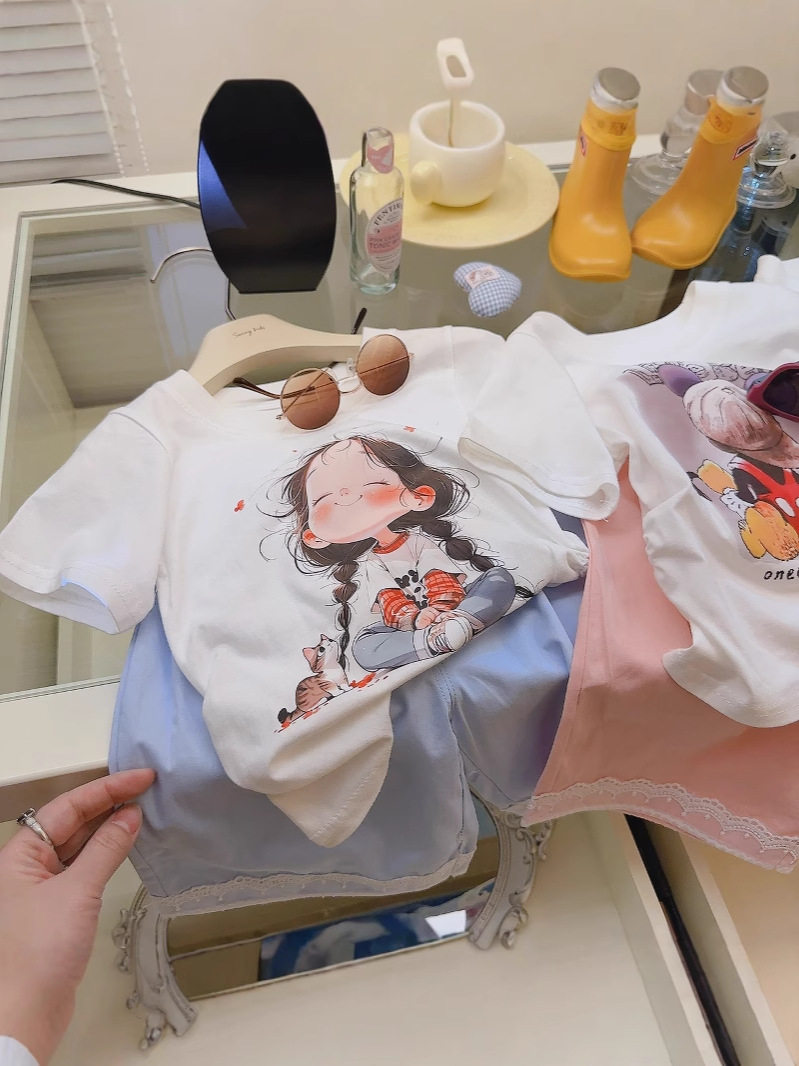 Kaos lengan pendek 100% katun anak perempuan baru musim panas, longgar, dan celana pendek renda katun