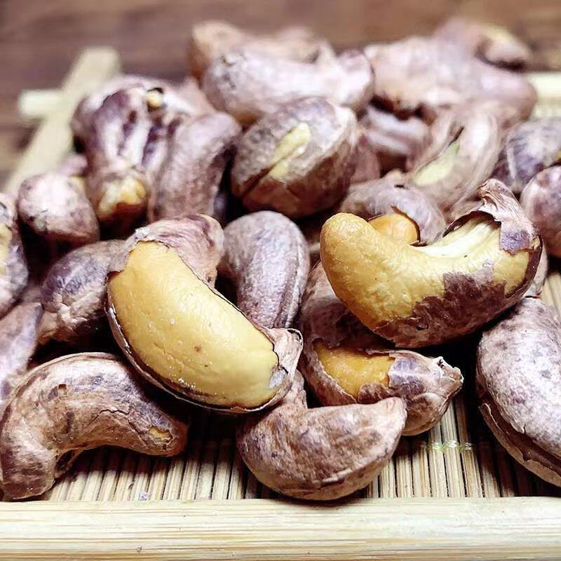 Vietnam Cashew raw materials bulk barrel A180 charcoal roasted salt baked nuts dried fruits with skin wholesale in large quantities