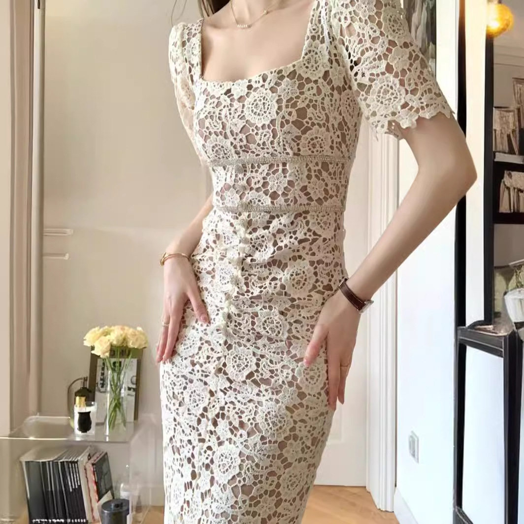 Đầm midi ren thêu hoa cổ vuông tay ngắn cạp cao — Trắng Bargar