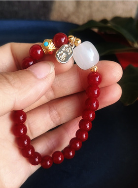 仿朱砂手链 红红火火新年礼物手饰品 女孩纳福牌吊坠小众简约手串