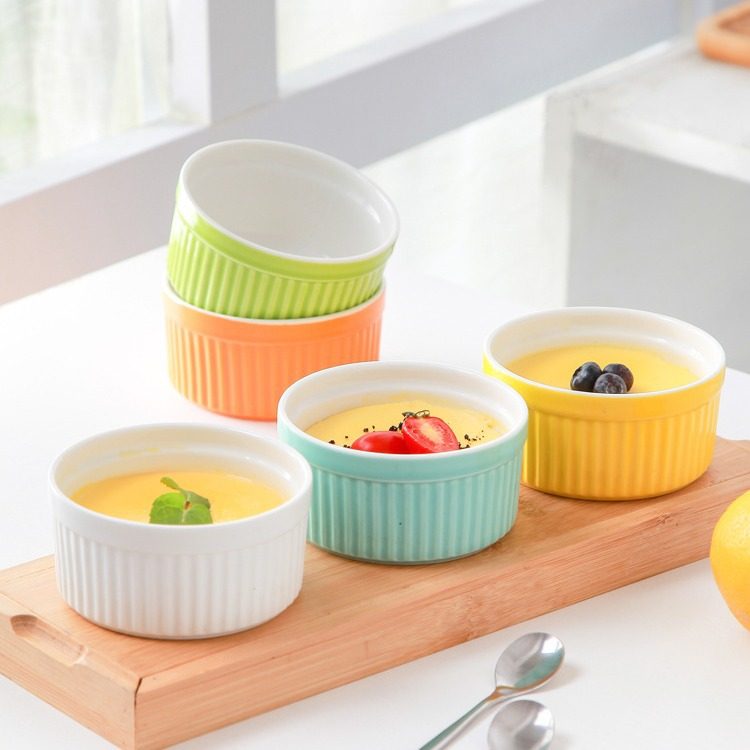 Spot wholesale 3.5 inch ceramic baking bowl candy color Shufflé bowl dessert bowl steamed egg bowl double skin milk pudding bowl
