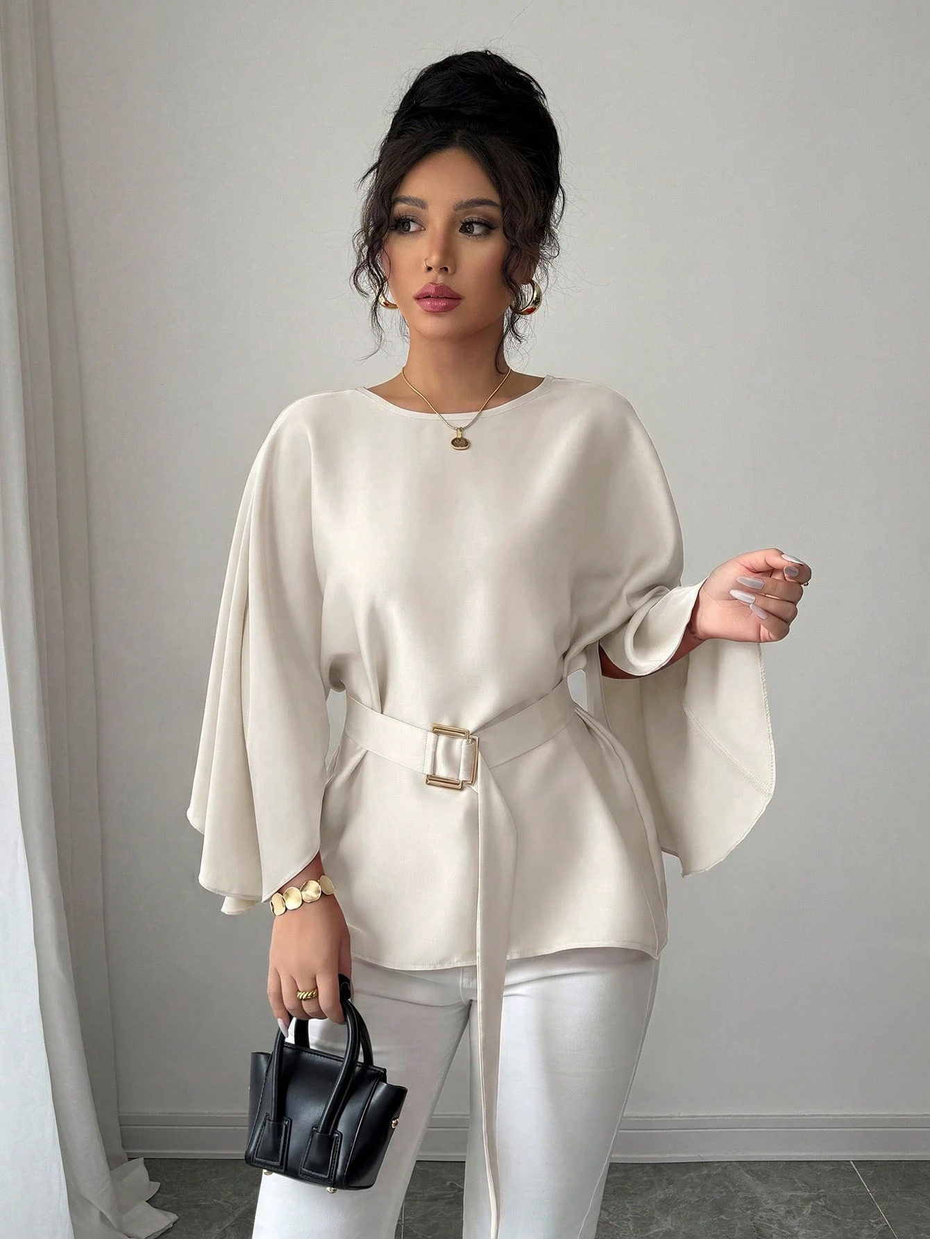 French Style Womens Blouse Soft Apricot Color Round Neck Waist Defining Slim Fit Elegant Casual Wear Wholesale