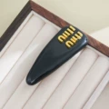 Patent leather-black spring clip [with label on the back]