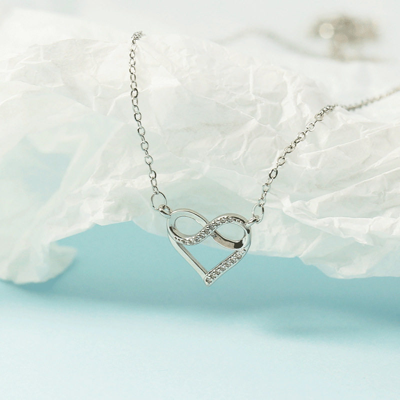 Korean Fashion Heart-shaped Necklace Style All-match Short Clavicle Chain Heart-shaped Diamond Pendant Simple Pendant Accessories