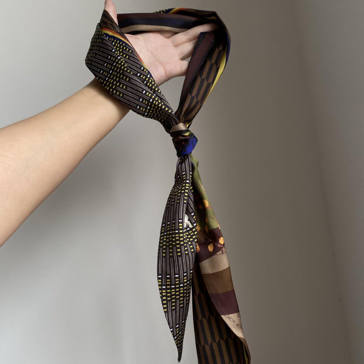 Vintage Second-Hand Floral Silk Scarf for Women, Fashionable and Stylish Old Money Style Long Neck Scarf, 2025 New Autumn and Winter Accessory