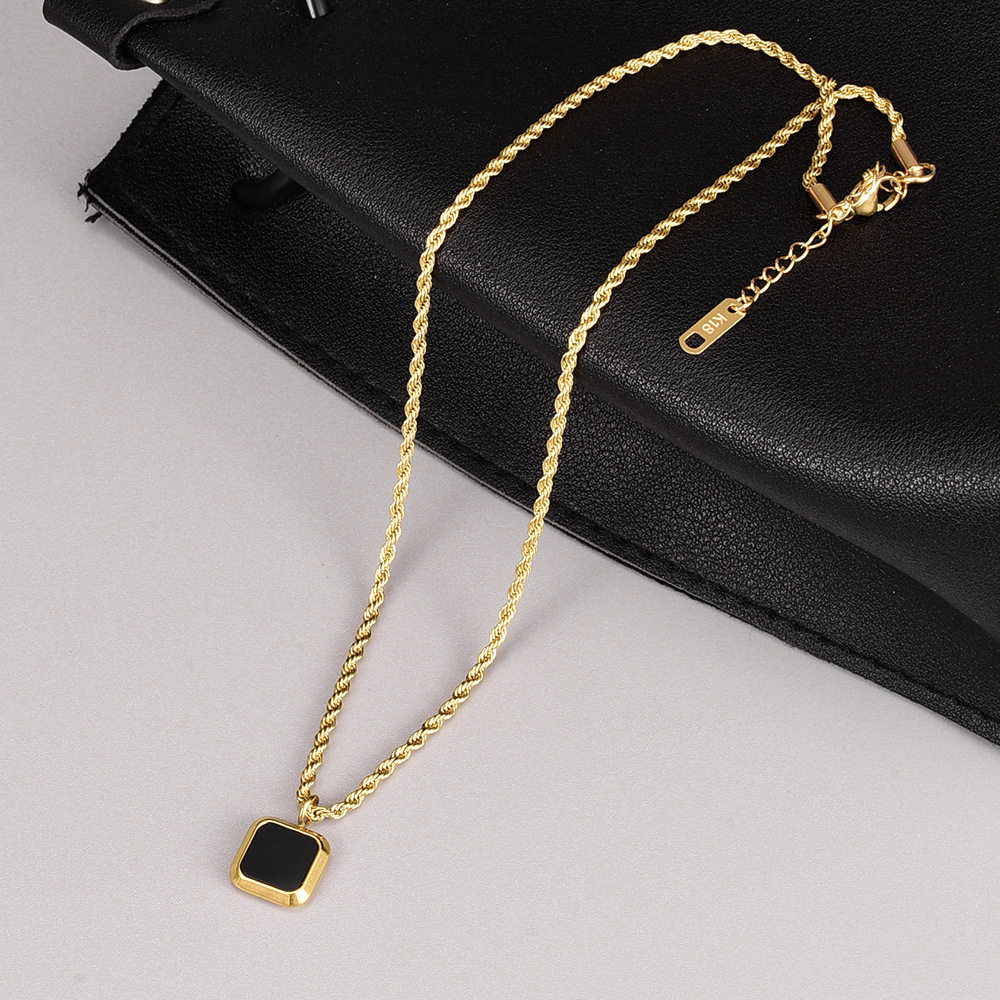 L241 Wholesale Necklace for Women Summer Clavicle Chain New Stainless Steel Simple Designer Black Pendant