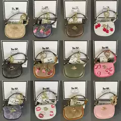 Cross-Border Popular Small Bag Pendant 2025 European and American C Classic Handbag Bagsins Style Keychain with Gift Box