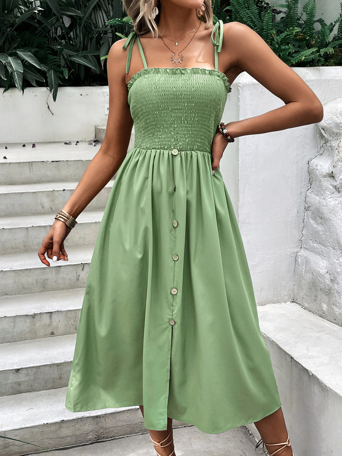 Fashionable Solid Color Spaghetti Strap Dress Elegant Fit Comfortable Fabric Versatile for Casual or Evening Wear