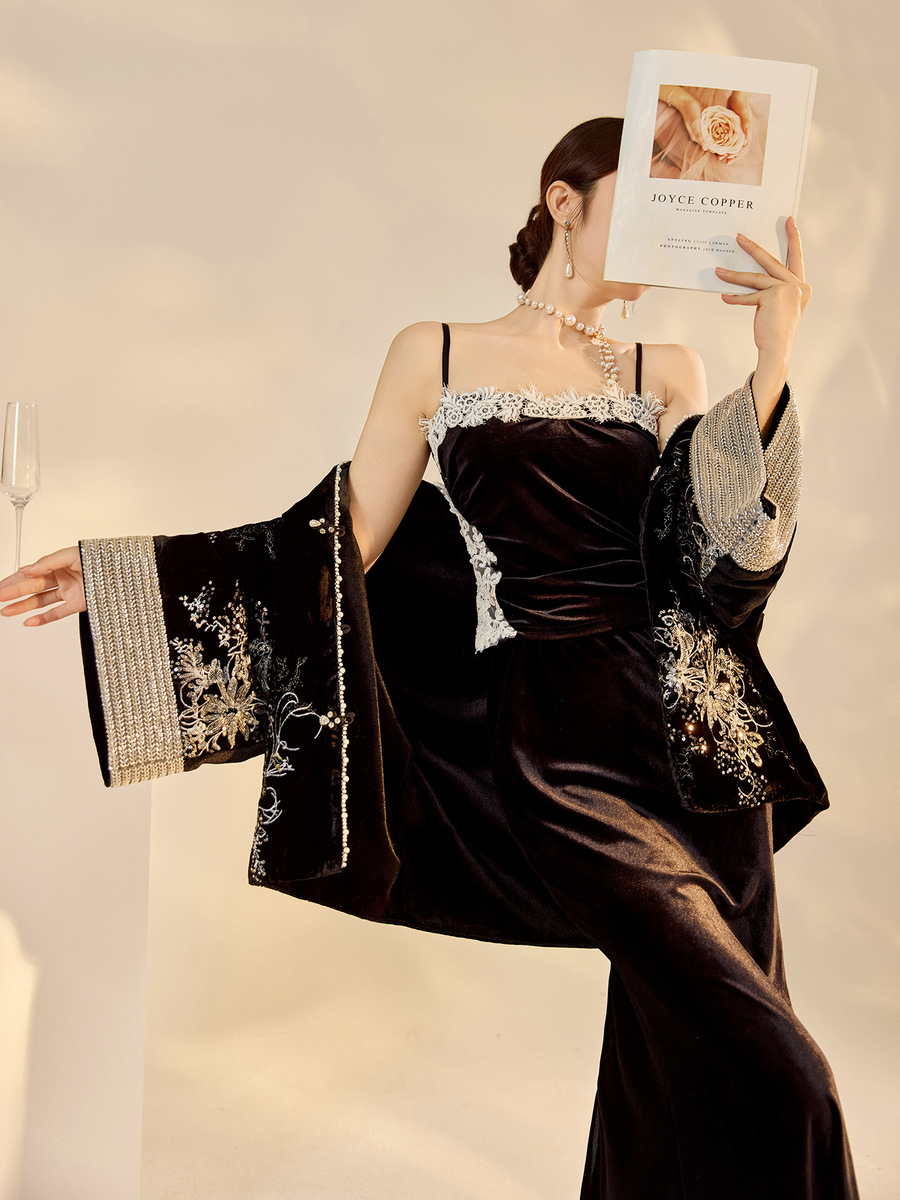 Bộ đầm nữ cổ tròn dài tay thêu sequin đính cườm kèm chân váy đuôi cá — váy, áo khoác