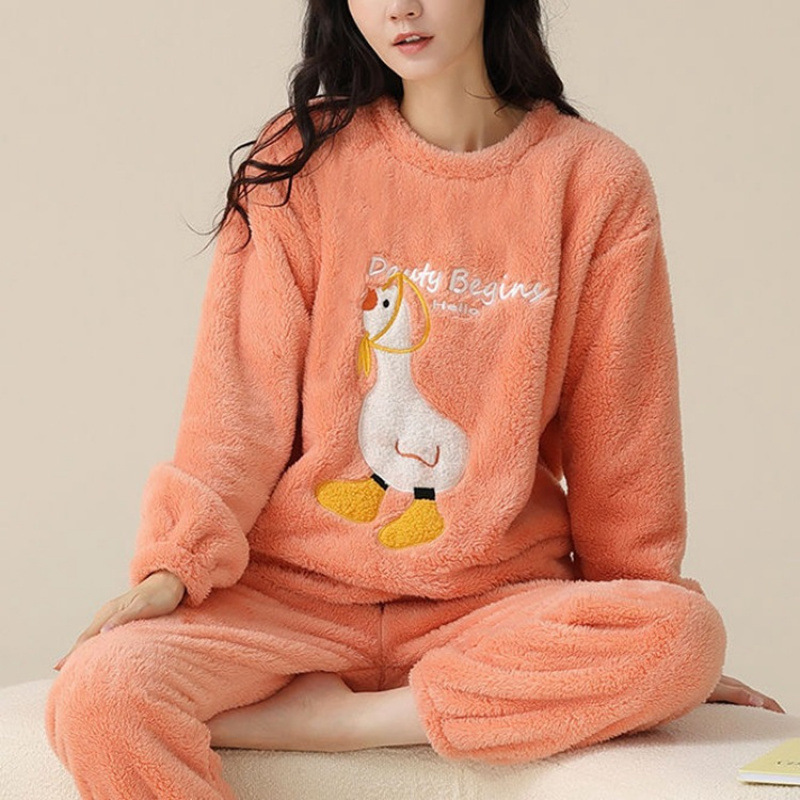 卡通甜美歪头熊同款睡衣女秋冬季珊瑚绒加厚宽松大码外贸跨境套装