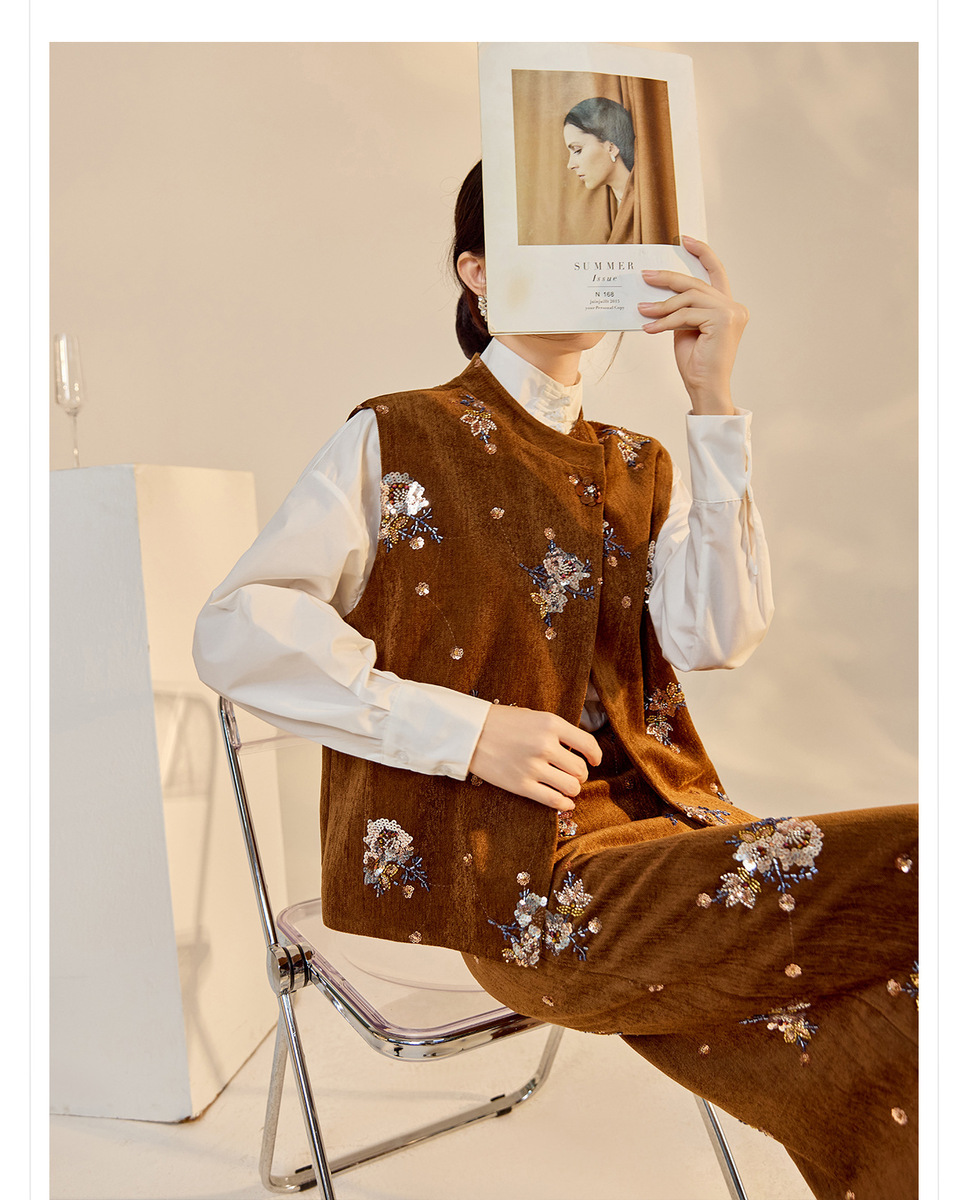Bộ ba món nữ gồm áo khoác dài tay thêu đính cườm, chân váy chữ A và áo vest — Áo vest đính cườm (giao hàng trong 7 ngày), Áo vest đính cườm (giao hàng trong ngày), Váy thêu cườm (giao hàng trong 7 ngày), Váy thêu cườm (giao hàng trong ngày)