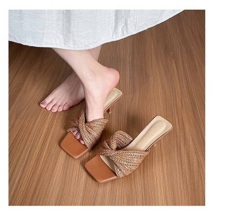 Sandal cao gót nữ mũi vuông quai mảnh đan chéo phong cách thanh lịch — Màu trắng nhạt, nâu sẫm, quần kaki