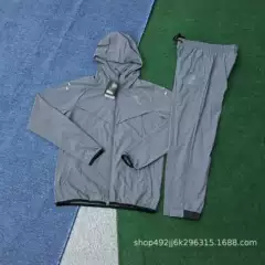 Outdoor Windbreaker Suit Windproof Waterproof Breathable Fabric Wear Resistant Tear Resistant Hooded Design for Climbing Hiking