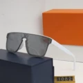 C4 does not include glasses case (patterned lenses)