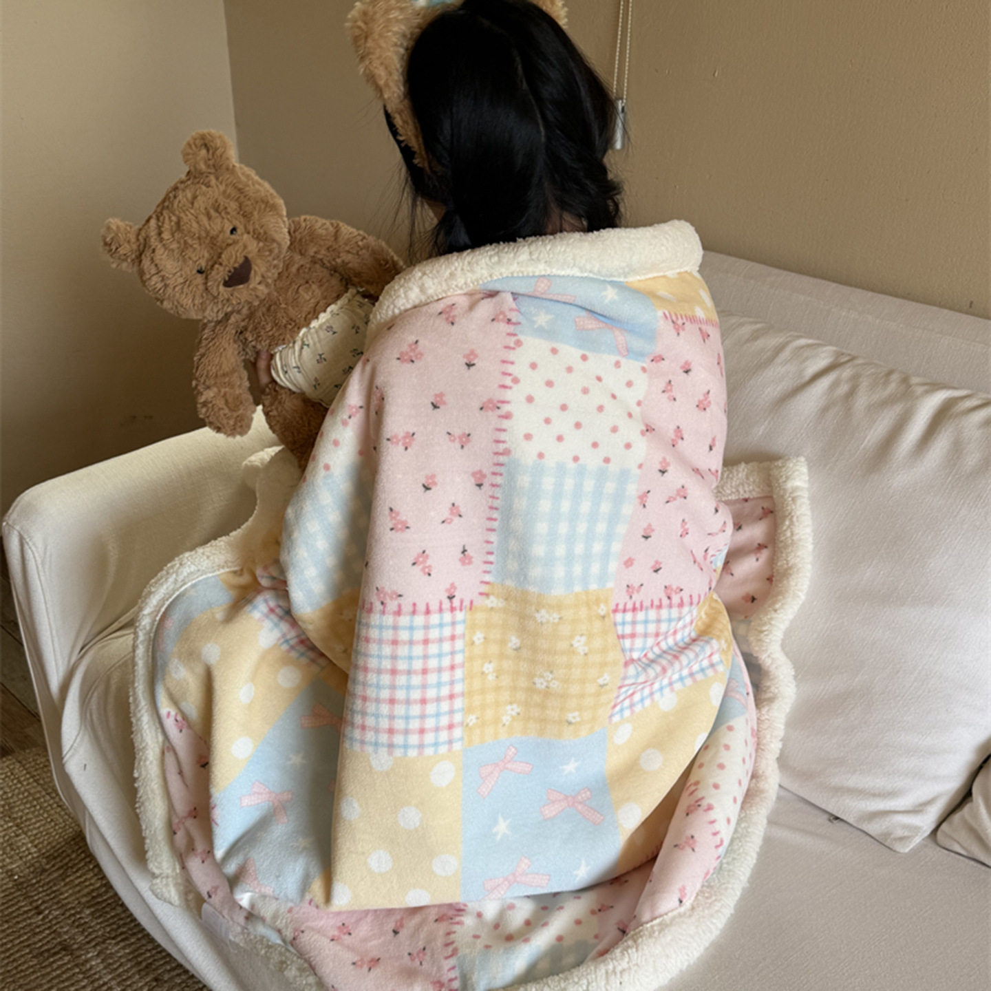 Thickened Lamb Fleece Blanket Office Nap Winter Shawl Blanket Coral Fleece Air Conditioning Sofa Cover Blanket Kindergarten