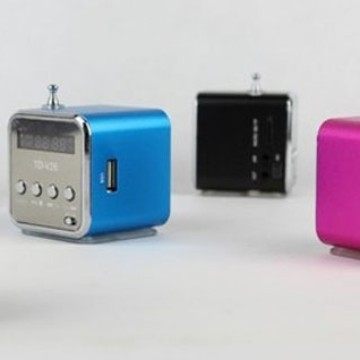 Portable Mini Bluetooth Speaker with Screen Radio Notebook Mp3 Player Speaker Card Red