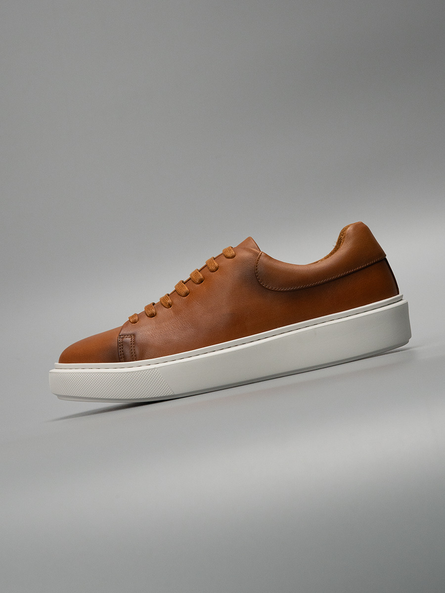 Giày sneaker da retro đánh bóng kiểu mới — Màu đen
