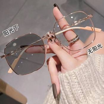 All-match plain-faced photosensitive discoloration anti-blue light glasses women's large-frame plain-faced glasses frame anti-blue discoloration myopia factory