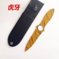 Skeleton knife tiger tooth doesn't open his mouth