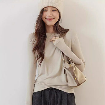 2025 Knitted Self-Heating Blouse for Women, Loose Skin-Fribottomly Inner Round Neck Bottoming Shirt for Women, Versatile in Autumn Can Be Worn Outside