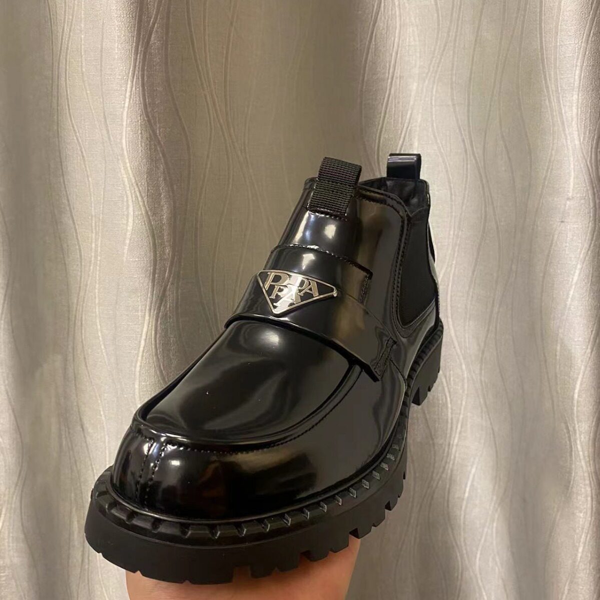 Boot Da Nam Da Bóng Cổ Lửng Lót Lông Chiều Cao Đế Khoảng 4cm Màu Đen