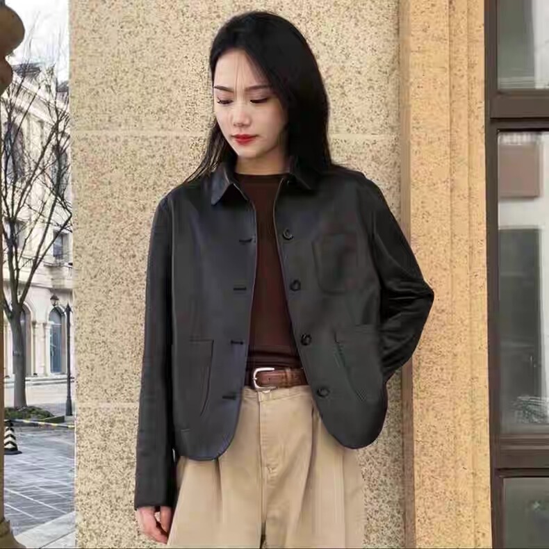 Áo khoác da cừu nữ cổ vuông dáng ngắn thanh lịch — đen